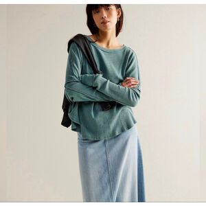 We The Free Microphone Drop Thermal NWOT Size Medium Silver Pine